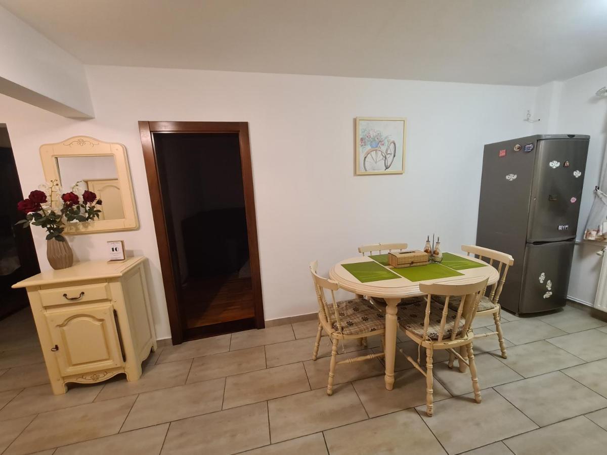 Clasic Apartment Nufarul Gran Varadino Esterno foto