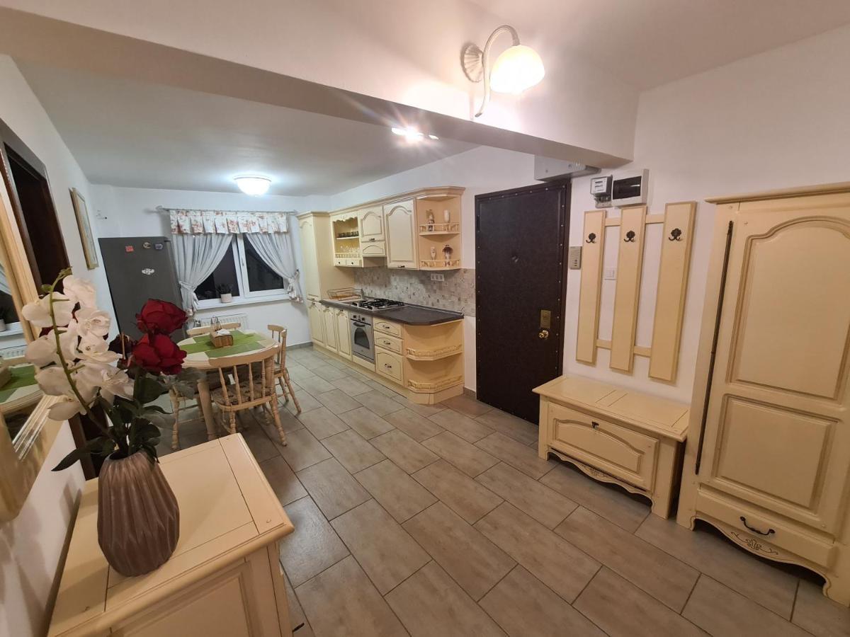 Clasic Apartment Nufarul Gran Varadino Esterno foto