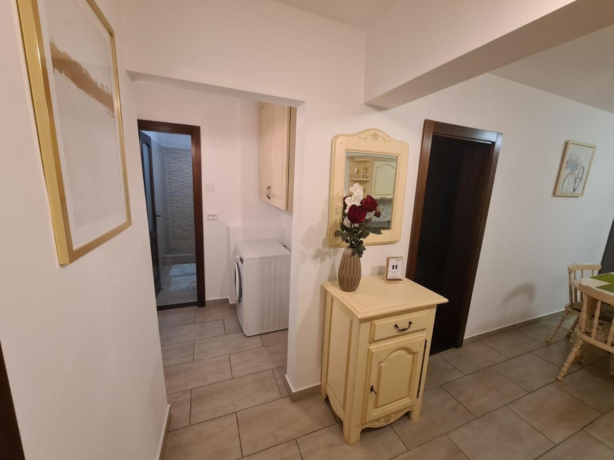 Clasic Apartment Nufarul Gran Varadino Esterno foto
