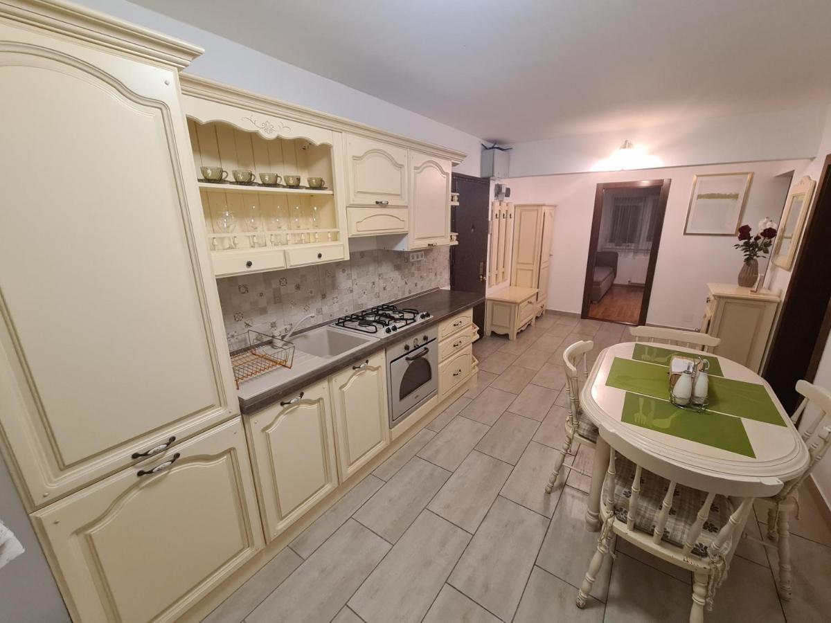 Clasic Apartment Nufarul Gran Varadino Esterno foto