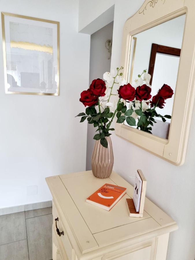 Clasic Apartment Nufarul Gran Varadino Esterno foto